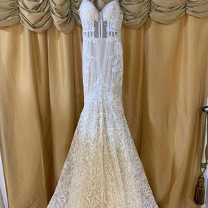 Berta Privee Bridal P50!Nude Corset trumpet dress